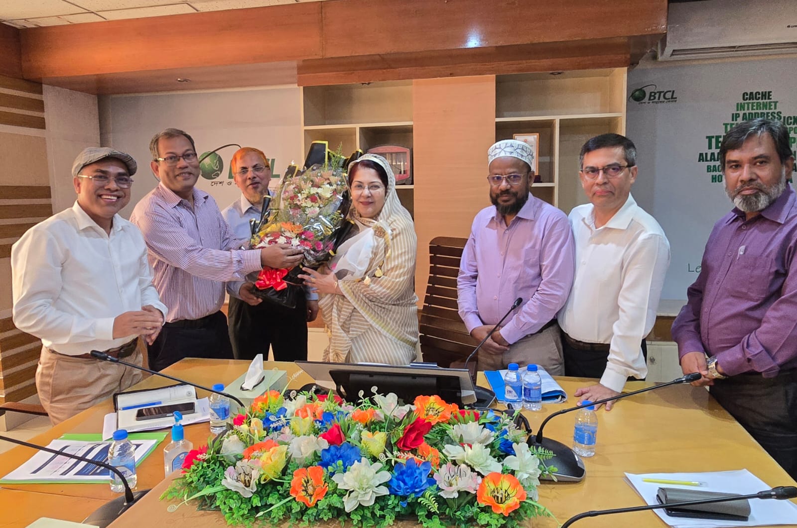 ডাক ও টেলিযোগাযোগ বিভাগের সম্মানিত সচিব ও বিটিসিএল পরিচালনা পর্ষদের সম্মানিত চেয়ারম্যান মহোদয়কে স্বাগত