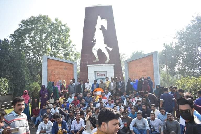 পুষ্পস্তবক অর্পণ