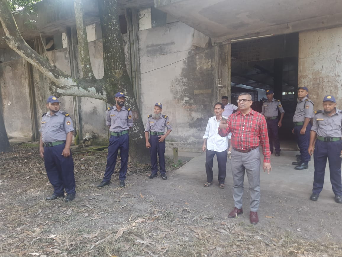 ব্রিগেডিয়ার জেনারেল মোঃ জিয়াউল হক, এনডিসি, এএফডব্লিউসি, পিএসসি, চেয়ারম্যান, বাংলাদেশ টেক্সটাইল মিলস্ করপোরেশন কর্তৃক বিটিএমসি'র নিয়ন্ত্রণাধীন দারোয়ানী টেক্সটাইল মিলস্, নীলফামারী পরিদর্শন।