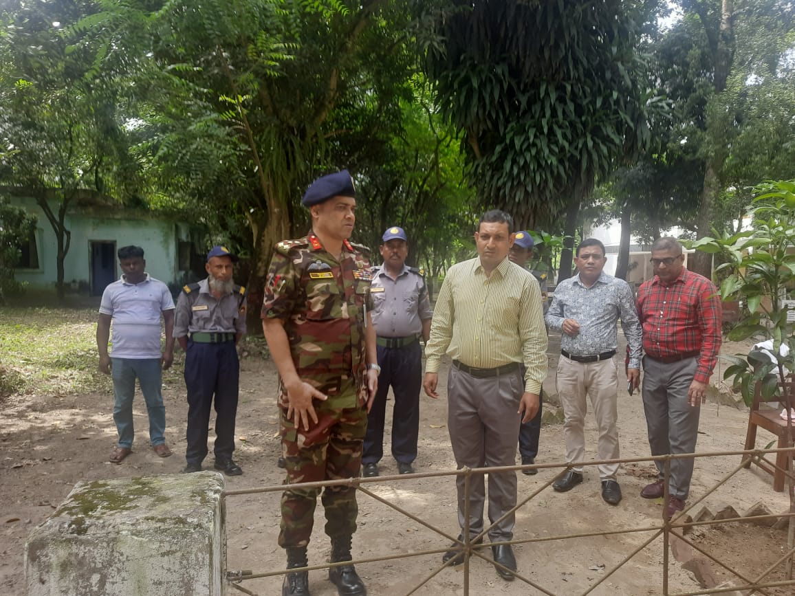 ব্রিগেডিয়ার জেনারেল মোঃ জিয়াউল হক, এনডিসি, এএফডব্লিউসি, পিএসসি, চেয়ারম্যান, বাংলাদেশ টেক্সটাইল মিলস্ করপোরেশন কর্তৃক বিটিএমসি'র নিয়ন্ত্রণাধীন দারোয়ানী টেক্সটাইল মিলস্, নীলফামারী পরিদর্শন।