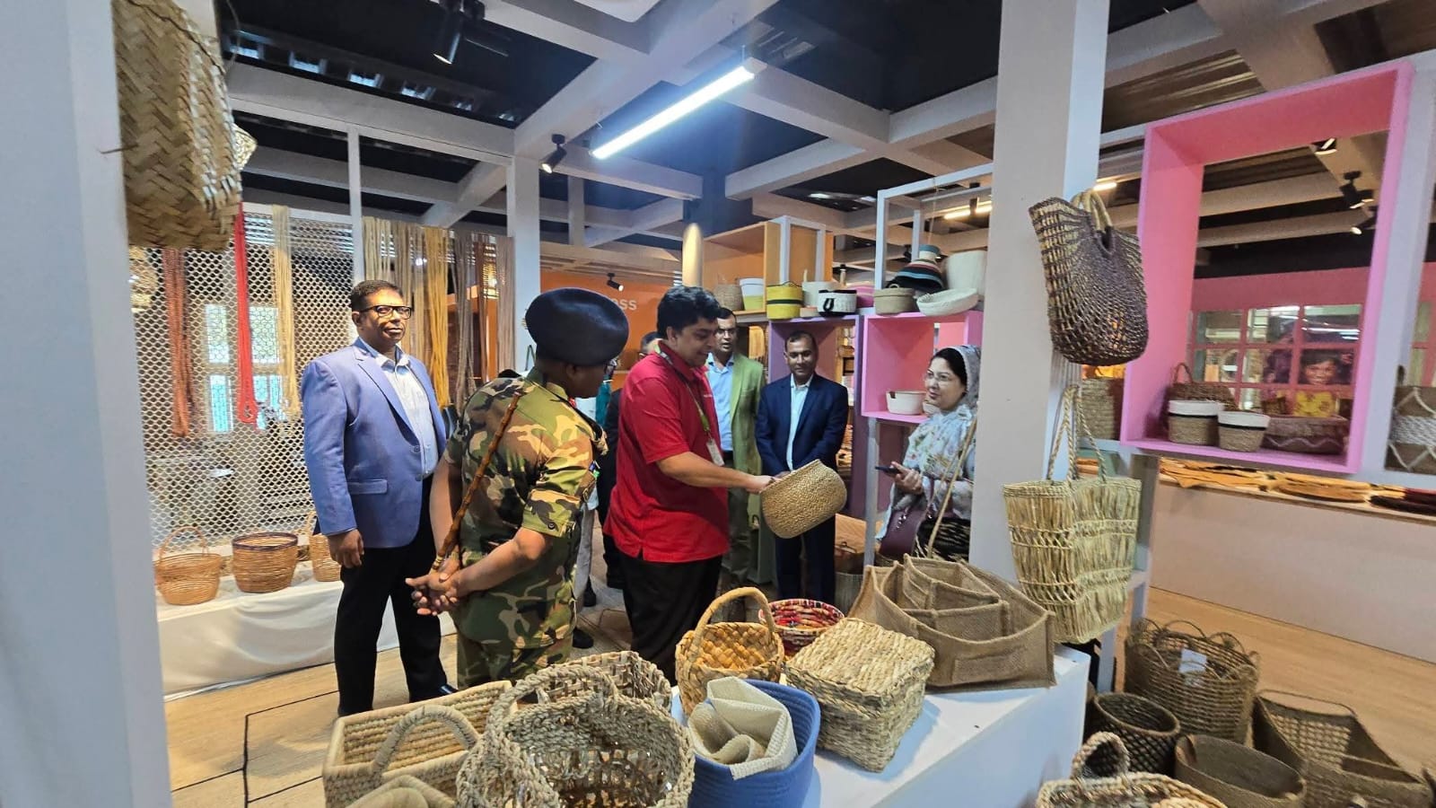 সচিব, বস্ত্র ও পাট মন্ত্রণালয় মহোদয়ের দারোয়ানী টেক্সটাইল মিলস, নীলফামারী পরিদর্শন।