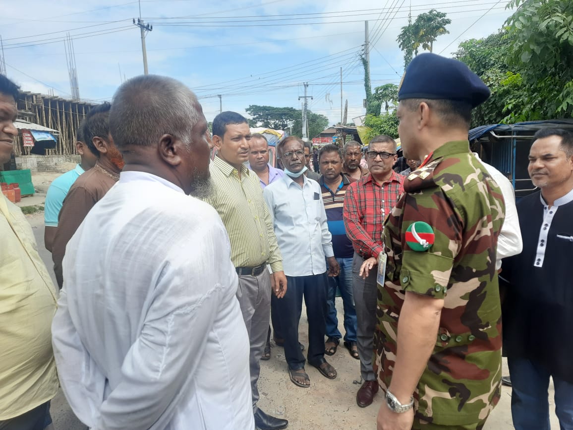 ব্রিগেডিয়ার জেনারেল মোঃ জিয়াউল হক, এনডিসি, এএফডব্লিউসি, পিএসসি, চেয়ারম্যান, বাংলাদেশ টেক্সটাইল মিলস্ করপোরেশন কর্তৃক বিটিএমসি'র নিয়ন্ত্রণাধীন দারোয়ানী টেক্সটাইল মিলস্, নীলফামারী পরিদর্শন।