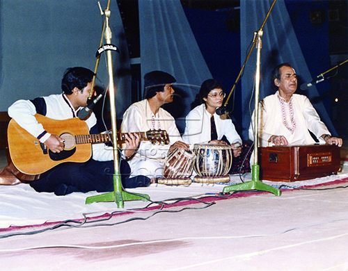 রজত জয়ন্তীতে ভারতের প্রখ্যাত নজরুল সঙ্গীত শিল্পী মানবেন্দ্র মুখোপাধ্যায়