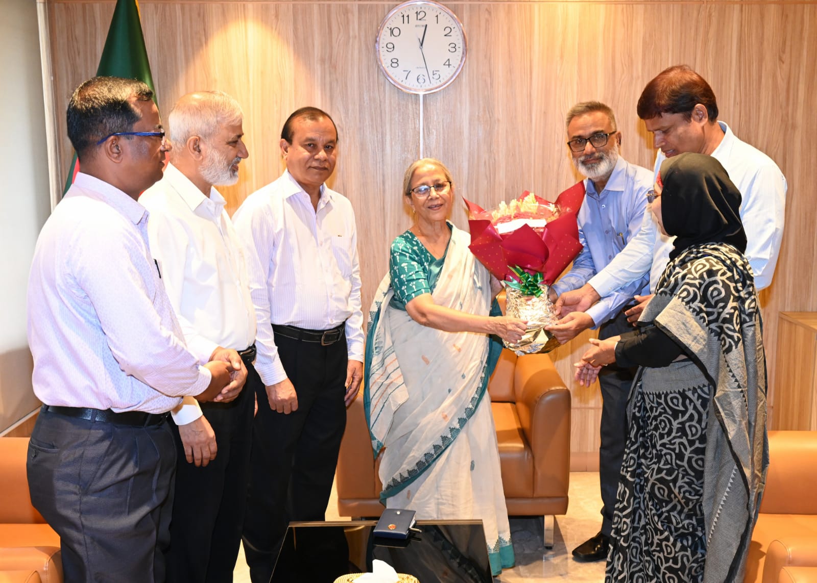 মাননীয় উপদেষ্টা