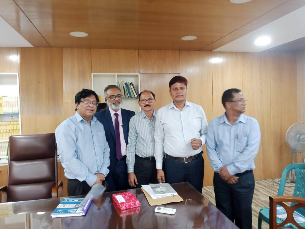 বিএসএমআরএসটি বিশ্ববিদ্যালয় পরিদর্শনে পরিদর্শন টিমের সাথে ভিসি মহোদয় (৩১-১০-২০২৪)