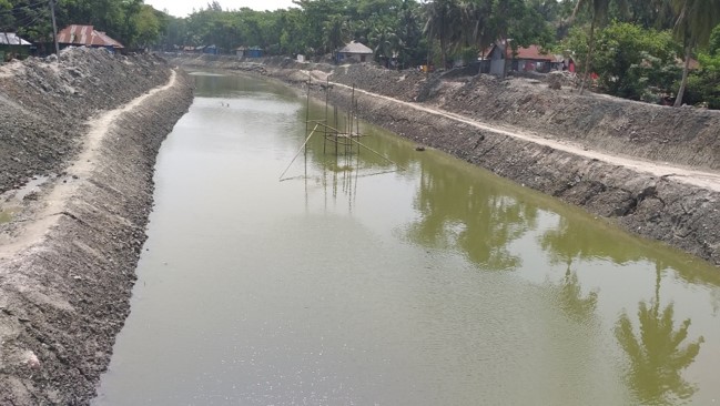 নোয়খালী পওর বিভাগ, বাপাউবো, নোয়াখালী’র আওতায় বাস্তবায়নাধীন প্রকল্পের স্থিরচিত্র।