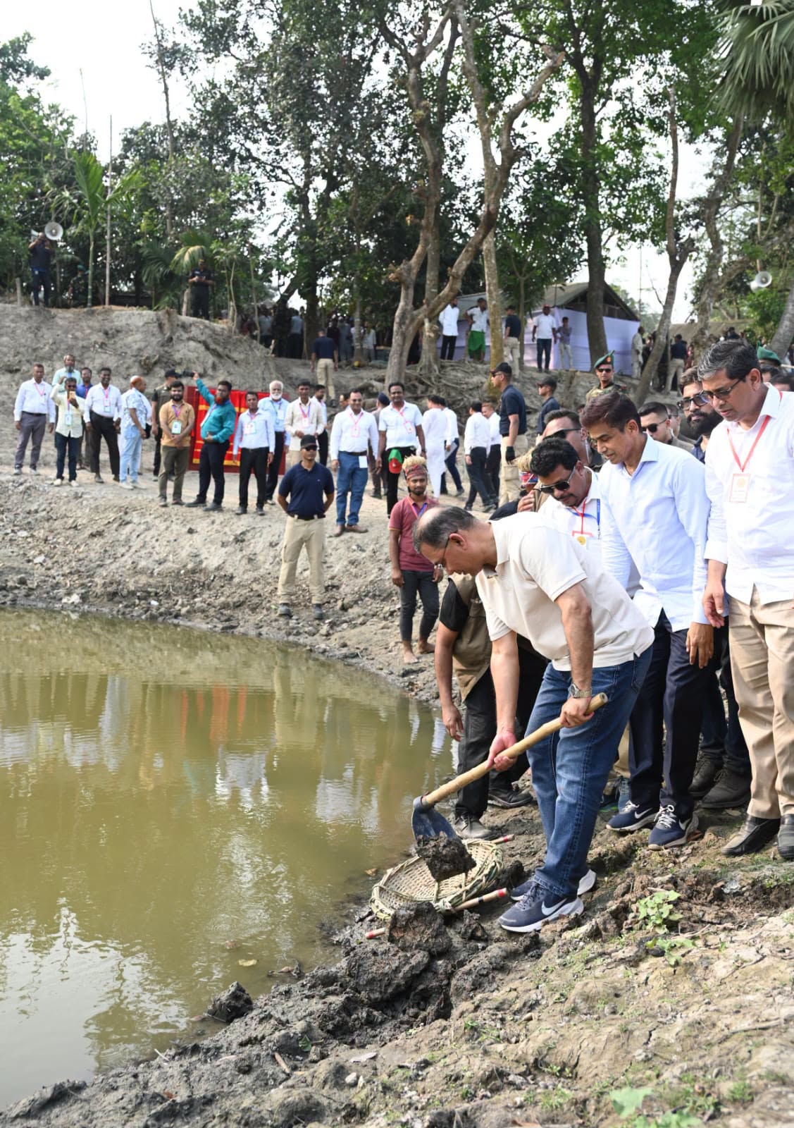 বগুড়ার গাবতলী উপজেলার বাগবাড়ীর নশিপুরে চৌকিরদহ খাল পুনঃখনন কার্যক্রমের শুভ উদ্বোধন।