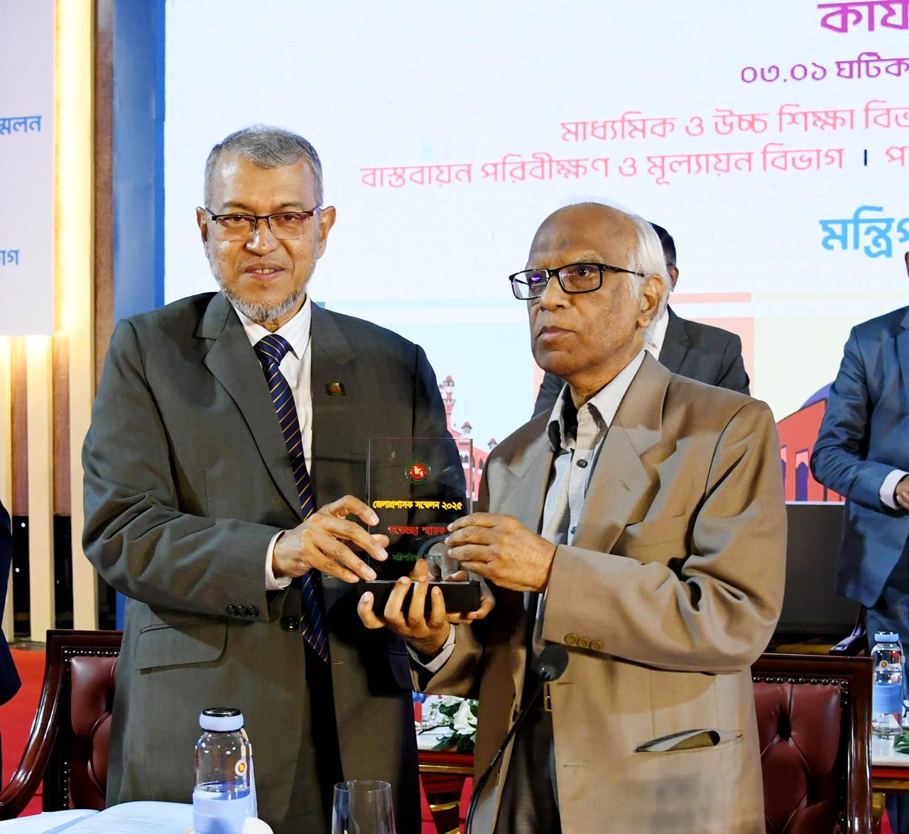 দ্বিতীয় কার্য-অধিবেশন: ২. মাধ্যমিক ও উচ্চ শিক্ষা বিভাগ ৩.	কারিগরি ও মাদ্রাসা শিক্ষা বিভাগ ৪.	বাস্তবায়ন পরিবীক্ষণ ও মূল্যায়ন বিভাগ ৫.	পরিসংখ্যান ও তথ্য ব্যবস্থাপনা বিভাগ ৬.	পরিকল্পনা বিভাগ