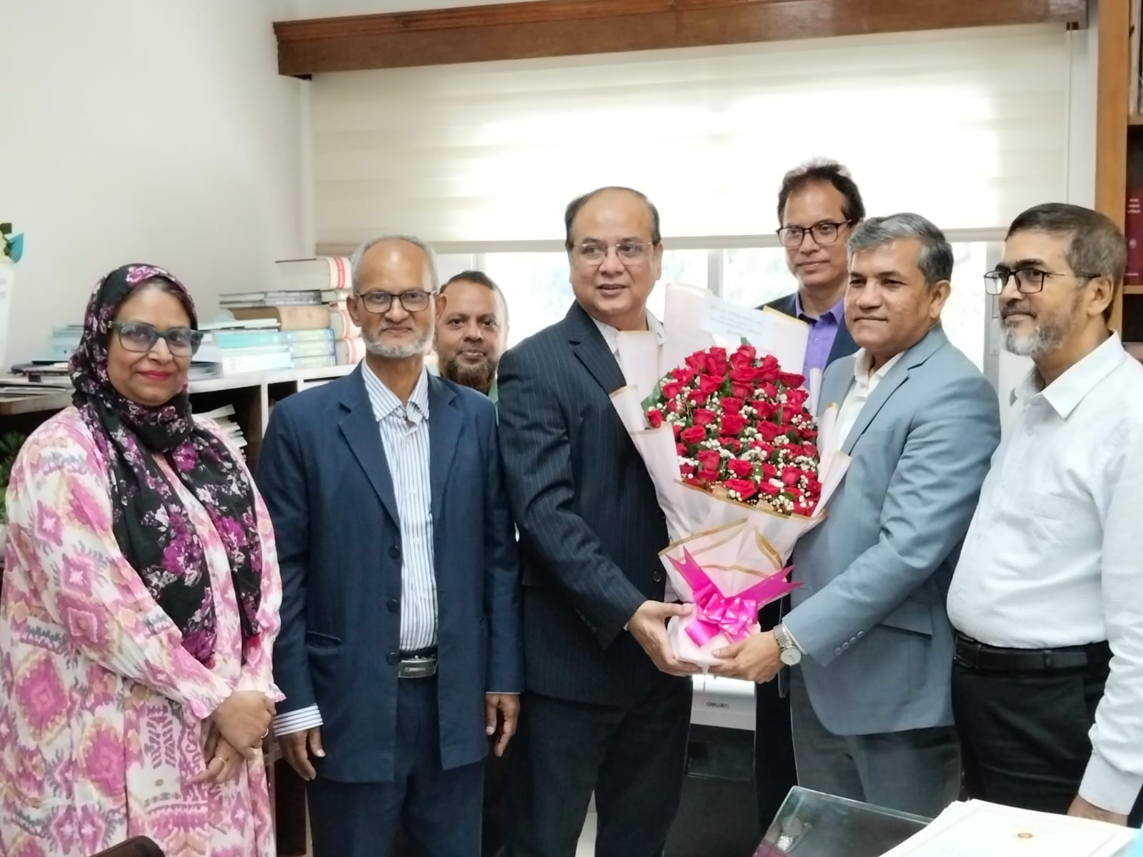 নবনিযুক্ত বাণিজ্য সচিব জনাব মোঃ আতাউর রহমান খান এনডিসি মহোদয়ের সাথে সৌজন্য সাক্ষাৎ করেন বাংলাদেশ প্রতিযোগিতা কমিশনের চেয়ারপার্সন জনাব মোঃ এ এইচ এম আহসান এবং বিজ্ঞ সদস্যবৃন্দ