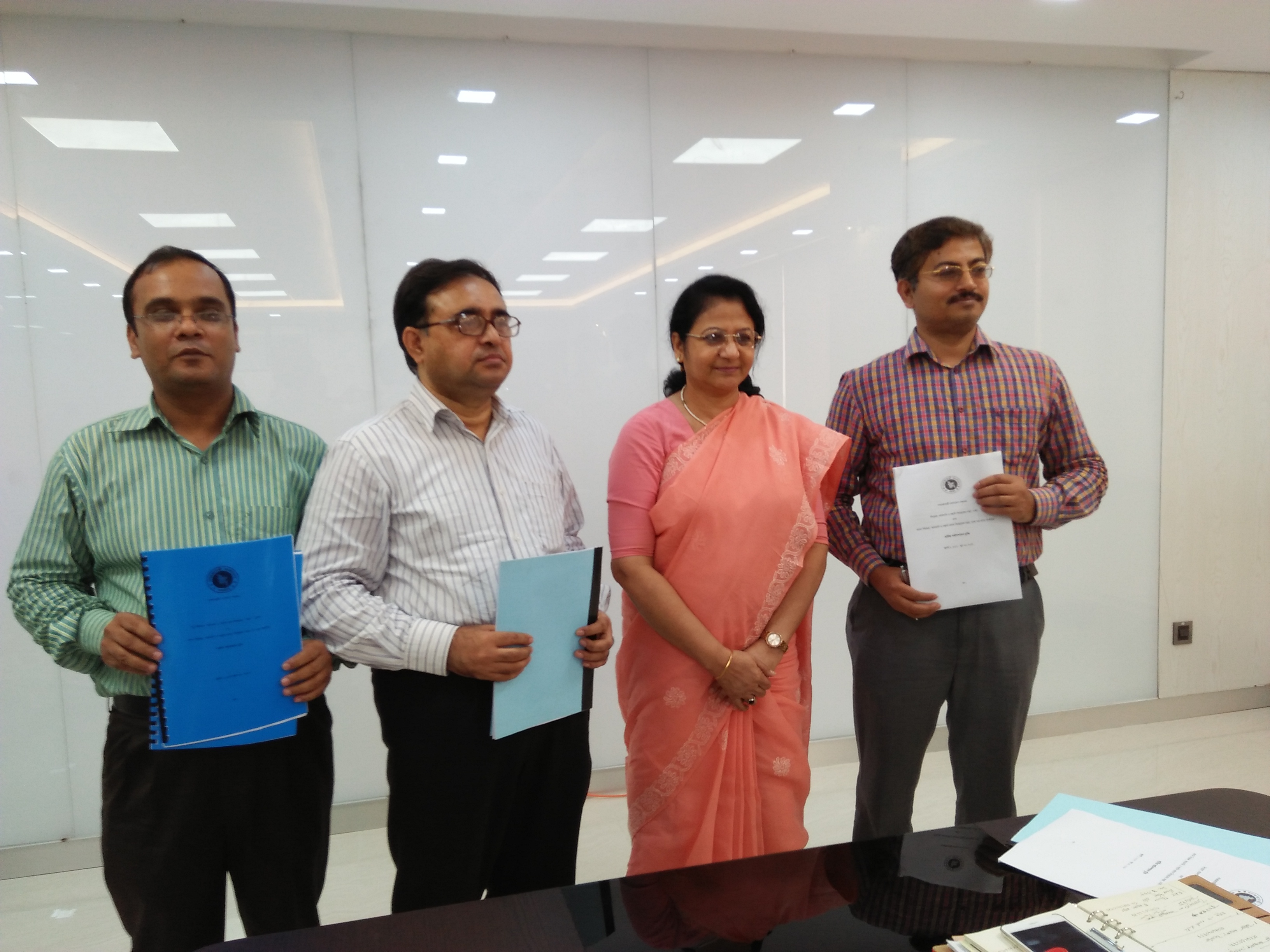 বার্ষিক কর্মসম্পাদন চুক্তি,২০১৭ - ২০১৮ স্বাক্ষর অনুষ্ঠানের ছবি