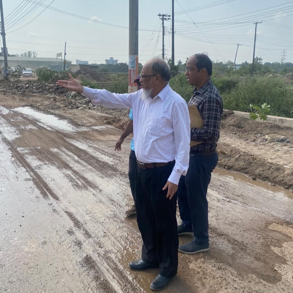 সিডিএ চেয়ারম্যান কর্তৃক অক্সিজেন-কুয়াইশ সড়ক এবং অনন্যা আবাসিক এলাকা পরিদর্শন