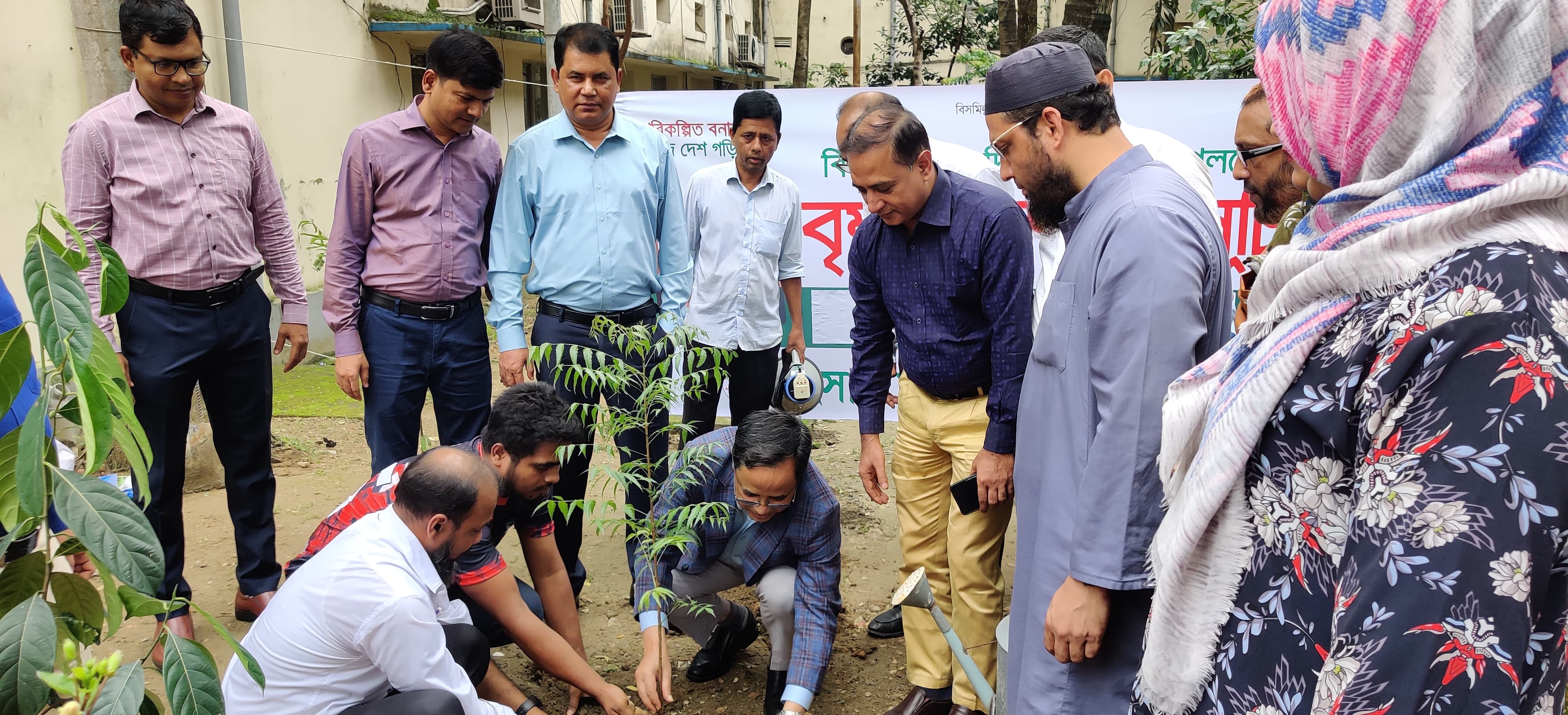 পরিবেশ সচেতনতার অংশ হিসেবে হিসাব মহানিয়ন্ত্রক এর কার্যালয়ে বৃক্ষরোপণ ২০২৫ কার্যক্রম।