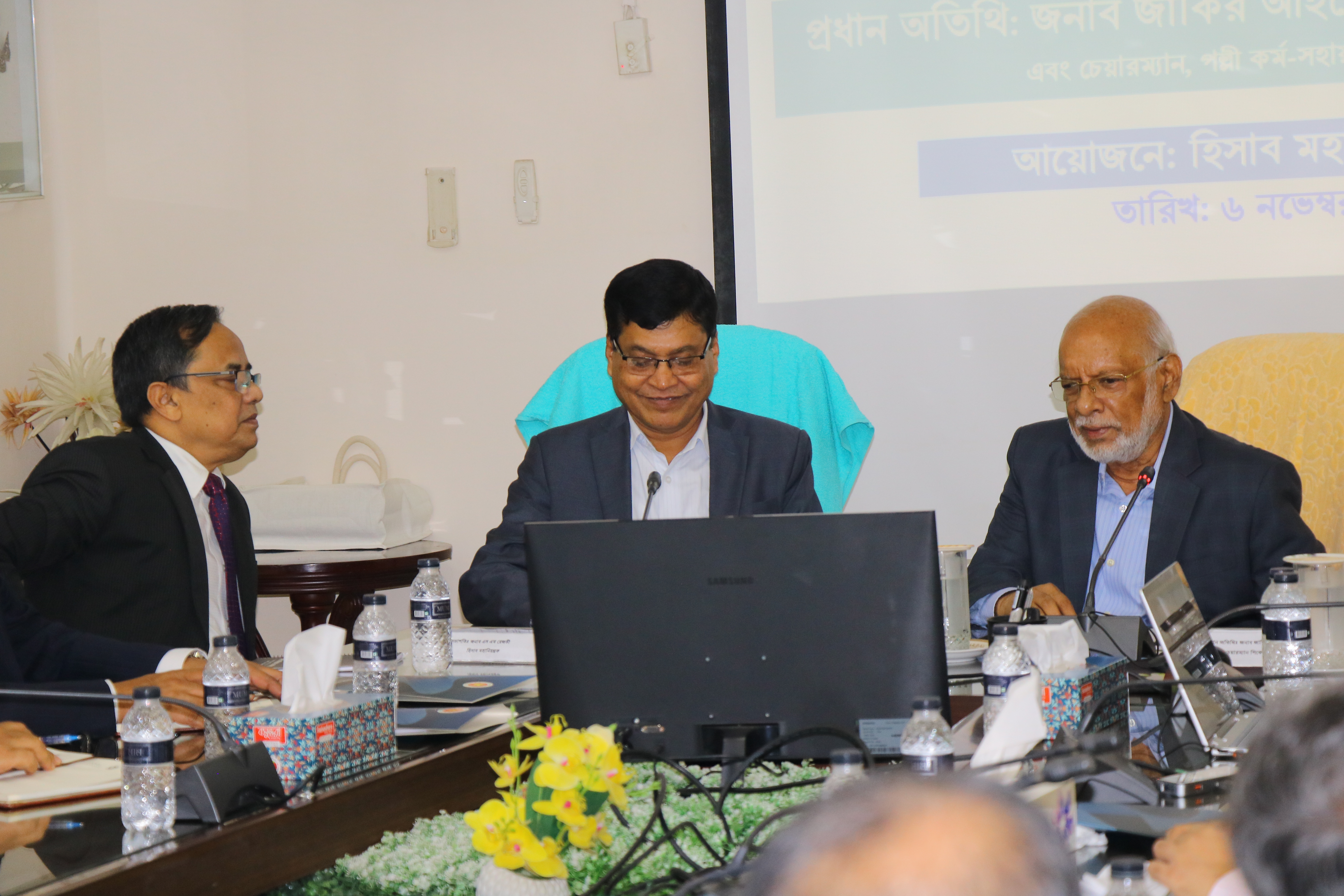 জনাব জাকির আহমেদ খান, সভাপতি, জাতীয় বেতন কমিশন, ২০২৫ এবং চেয়ারম্যান, পিকেএসএফ এর সাথে ওপেন সেশনে অডিট এন্ড একাউন্টস ক্যাডারের কর্মকর্তাগণ