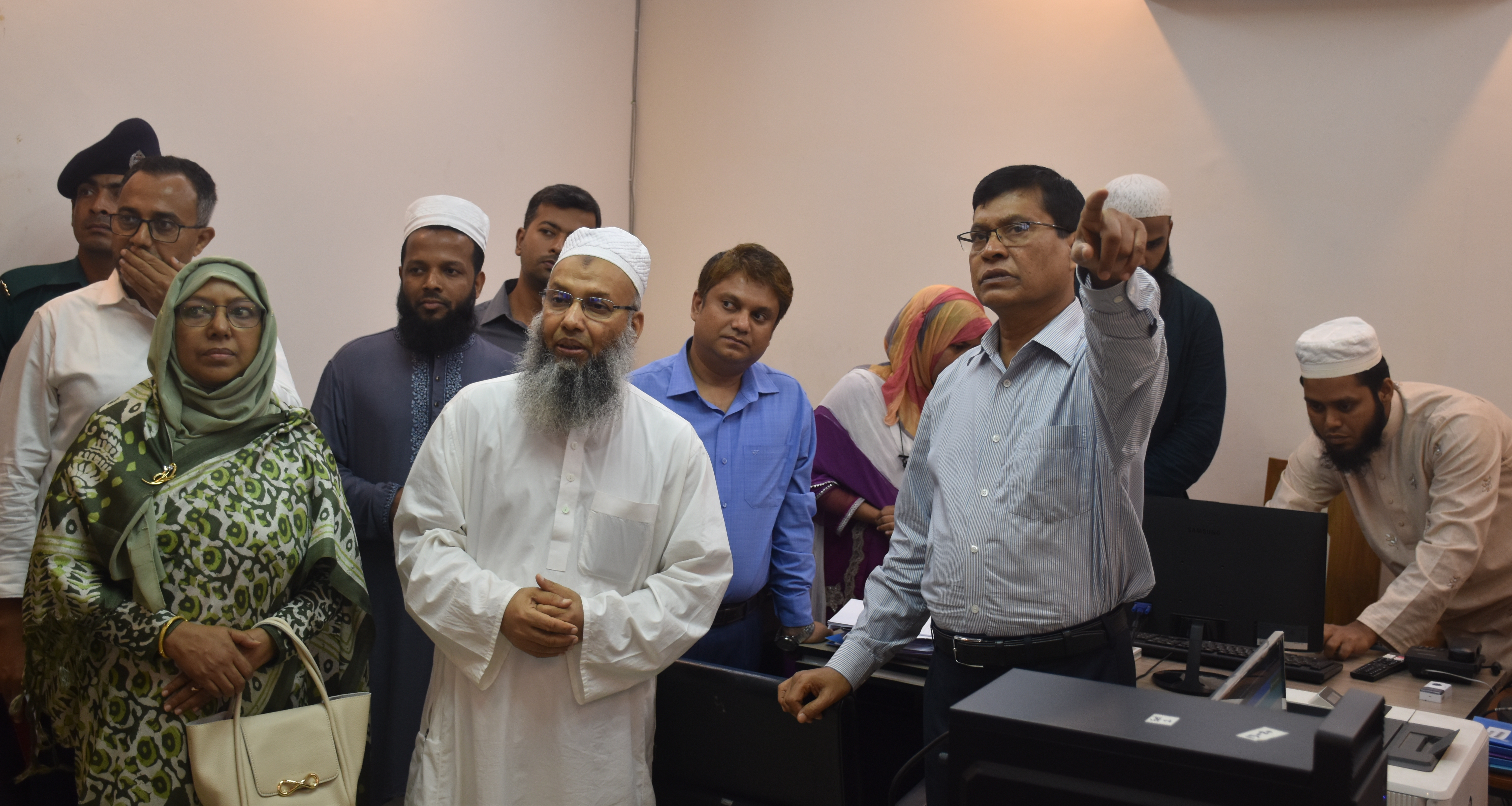 বাংলাদেশের কম্পট্রোলার এন্ড অডিটর জেনারেল জনাব মোঃ নুরুল ইসলাম কর্তৃক সিজিডিএফ কার্যালয়ের সার্ভিস ফিডব্যাক এন্ড পেনশন মনিটরিং সেল পরিদর্শন।