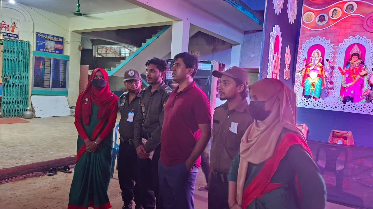 শারদীয় দুর্গোৎসব ২০২৫ পরিদর্শন করেন উপজেলা নির্বাহী অফিসার মোহাম্মদ আতিকুর রহমান