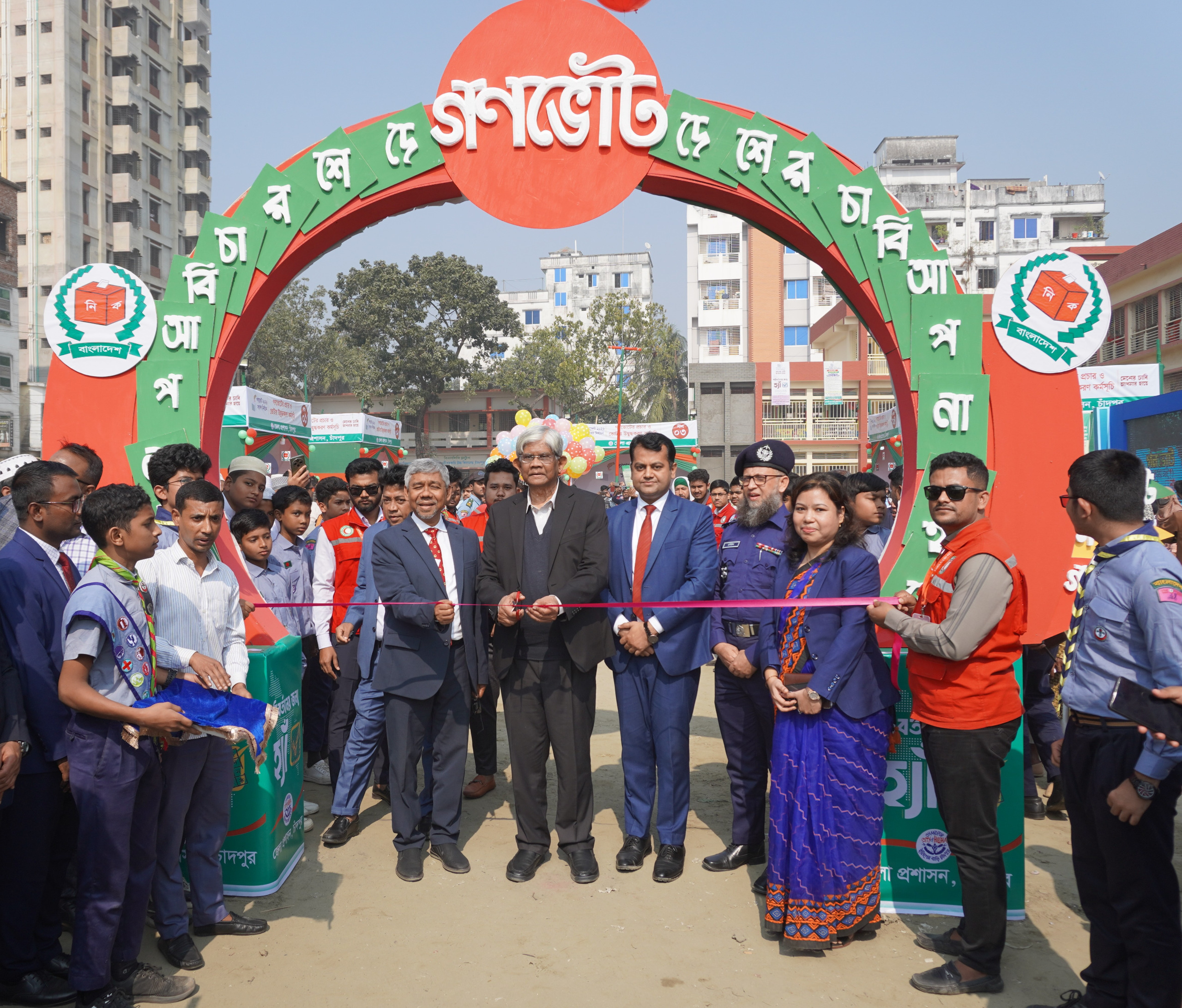মাননীয় অর্থ উপদেষ্টা ও এন বি আর চেয়ারম্যান মহোদয় কর্তৃক গণভোট বিষয়ক মেলা উদ্বোধন ও পরিদর্শন