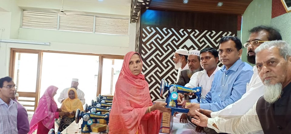 উপজেলা পরিষদের অর্খায়নে ২০১৯-২০২০ সেলাই মেশিন বিতরণ