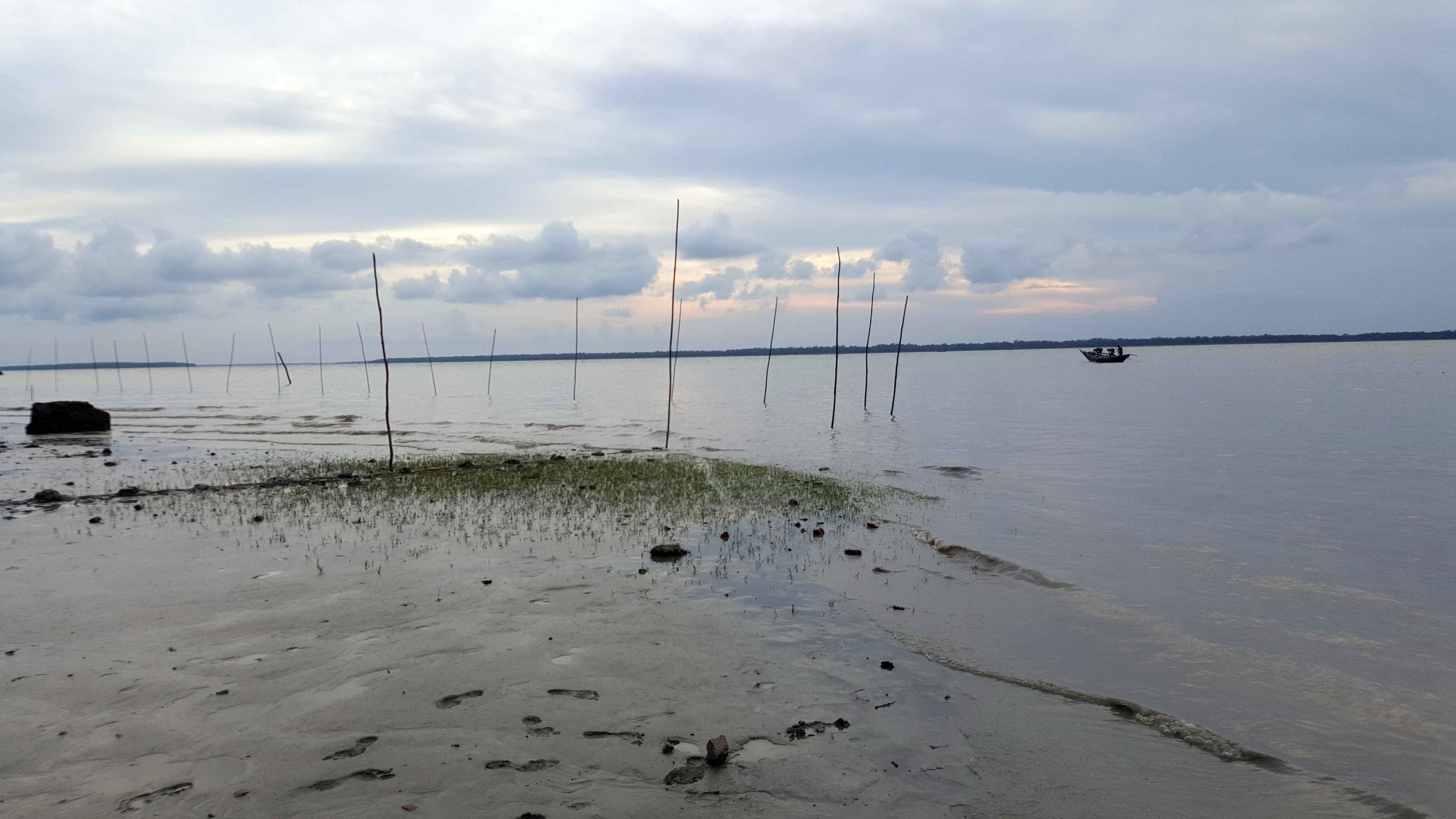 চরদুয়ানী বলেশ্বর নদীর পাড়