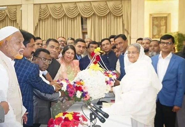 চেয়ারম্যান মহোদয়ের বিভিন্ন ছবি। 