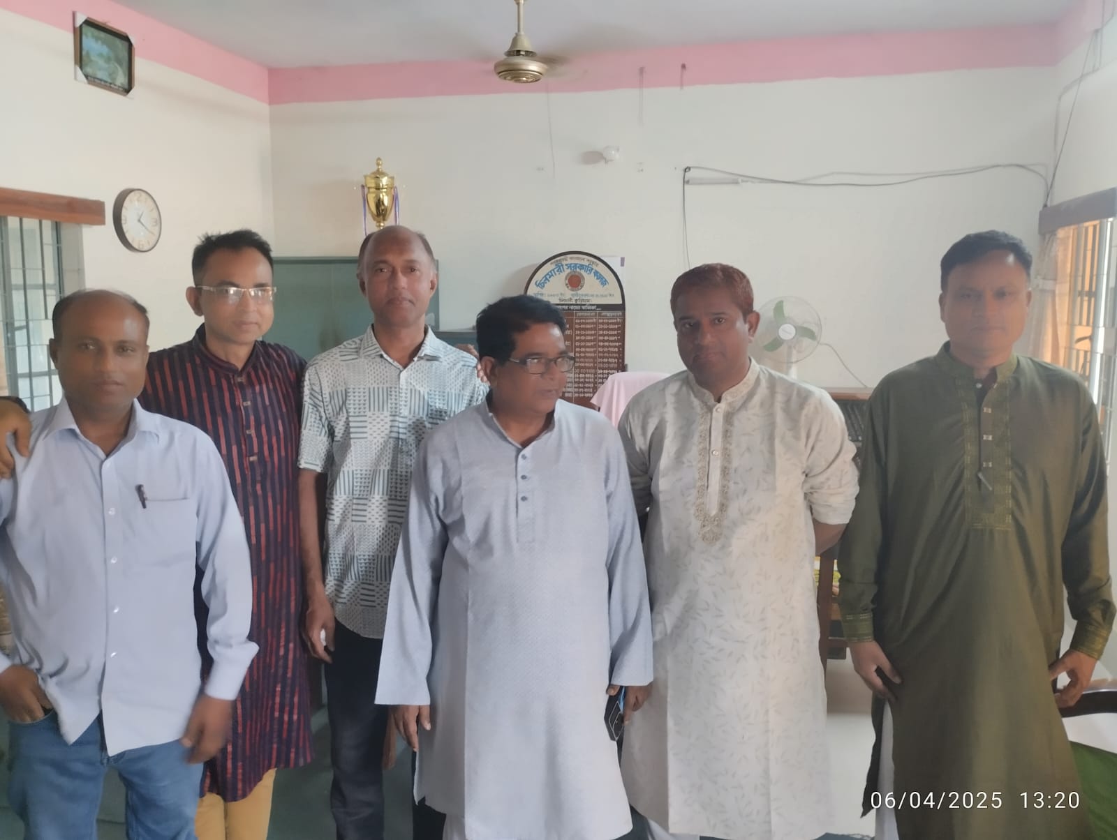 সাবেক ভারপ্রাপ্ত অধ্যক্ষ স্যার সহ