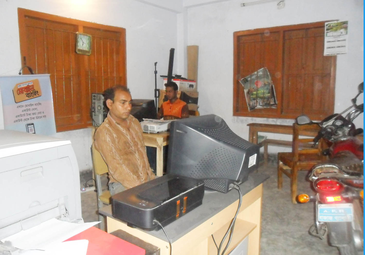 কর্মরত অবস্থায় উদ্যোক্তা
