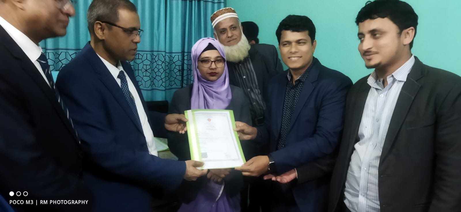 সচিব মহোদয়ের মাধ্যমে মডার্ণ সমবায় সমিতি লিঃ এর নিবন্ধন সনদ হস্তান্তর