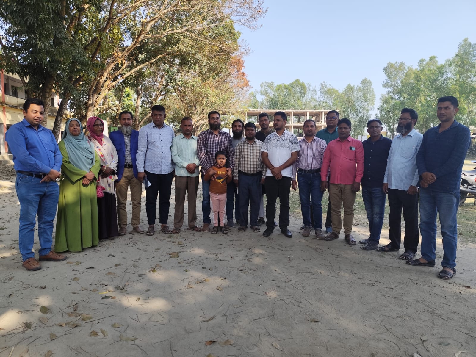 কর্মচারীদের গ্রুপছবি