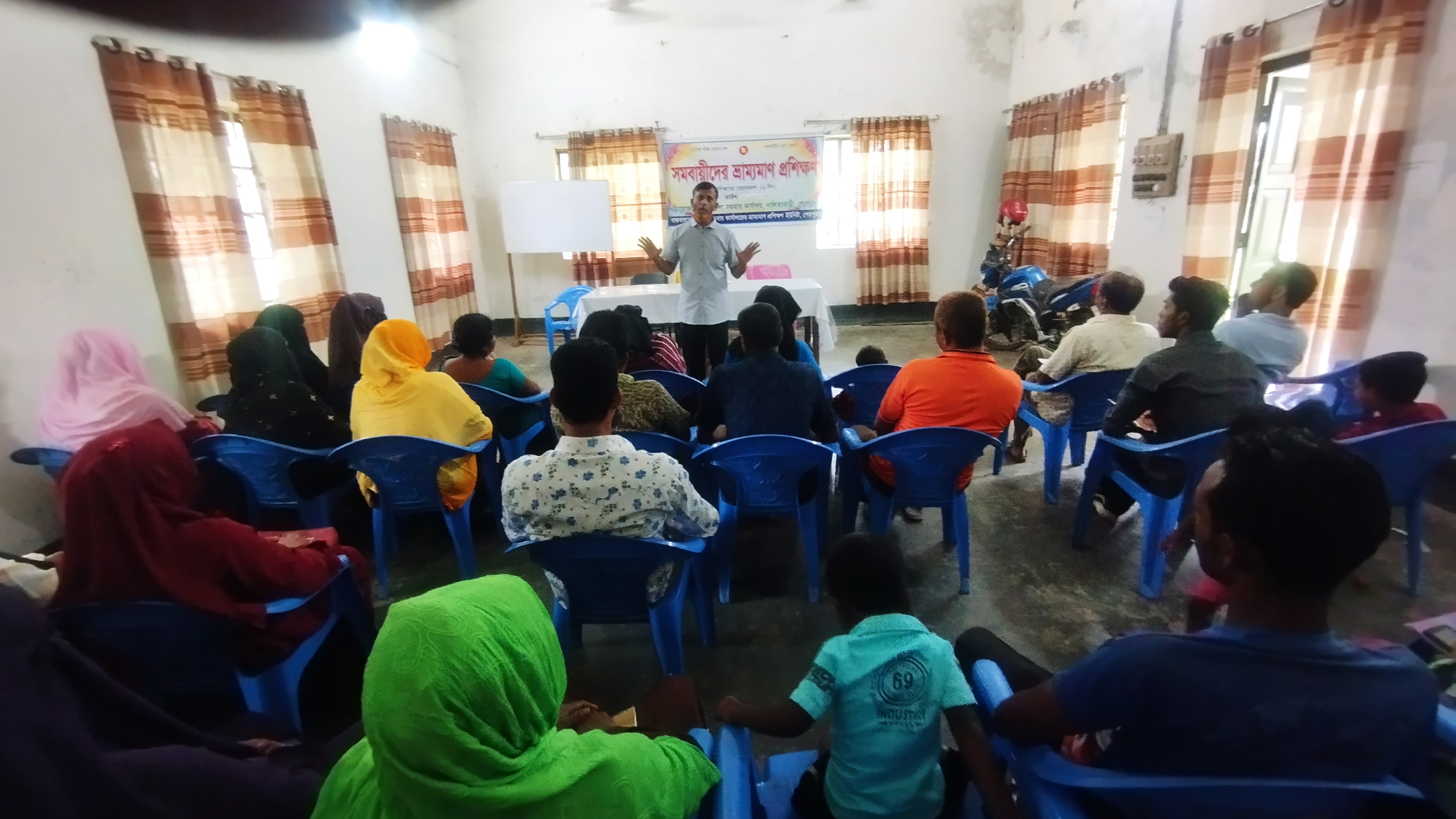 ০৩.০৬.২০২৪ খ্রি. তারিখে নালিতাবাড়ী উপজেলায় ভ্রাম্যমাণ প্রশিক্ষণের স্থির চিত্র