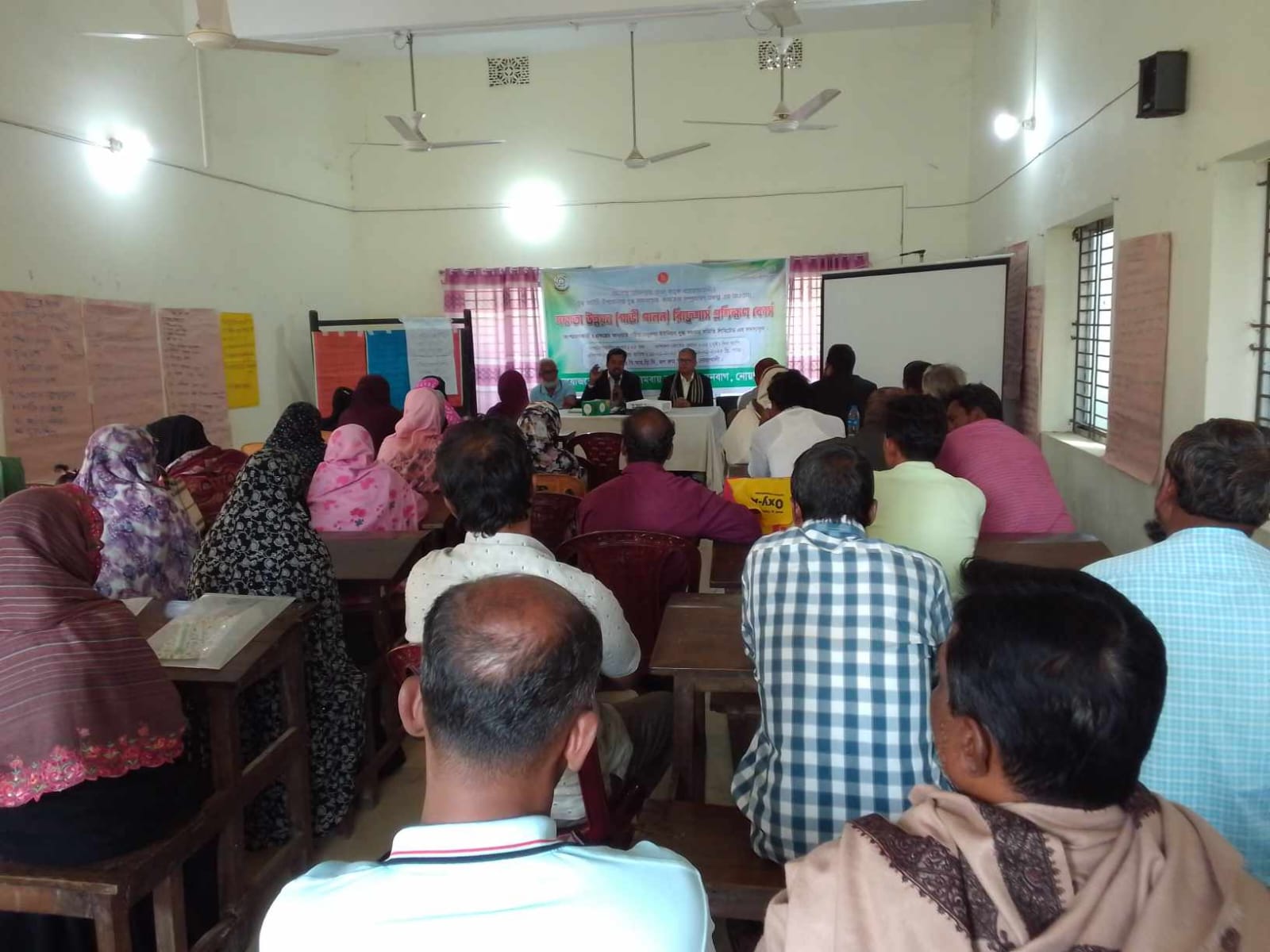 দুগ্ধ ঘাটতি উপজেলায় দুগ্ধ সমবায়ের কার্য়ক্রম সম্প্রসারন প্রকল্প এর আওতায় দক্ষতা উন্নয়ন (গাভী পালন ) রিফ্রেশার্স কোর্স