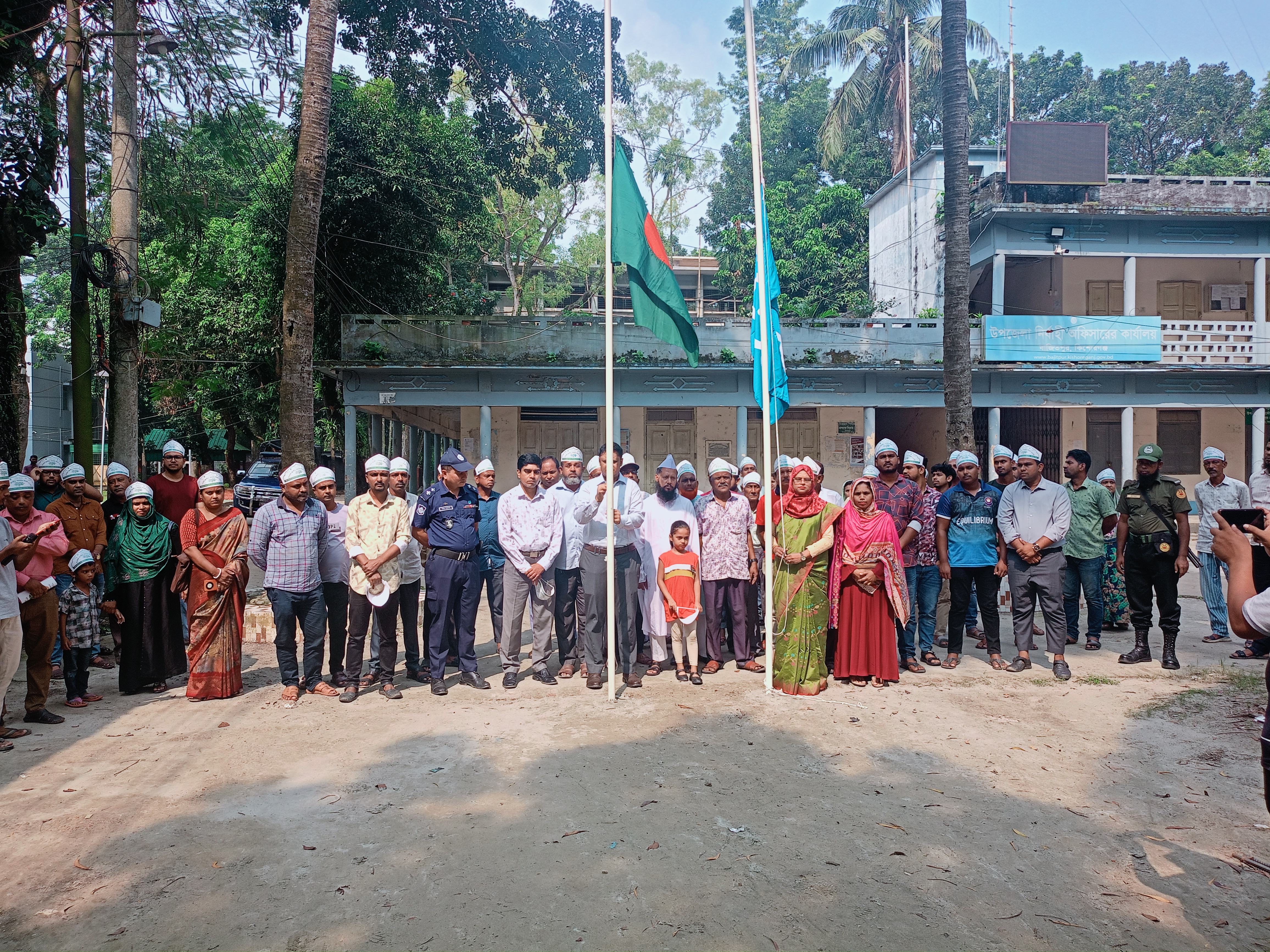 জাতীয় সমবায় দিবসের পতাকা উত্তোলনের ছবি/24