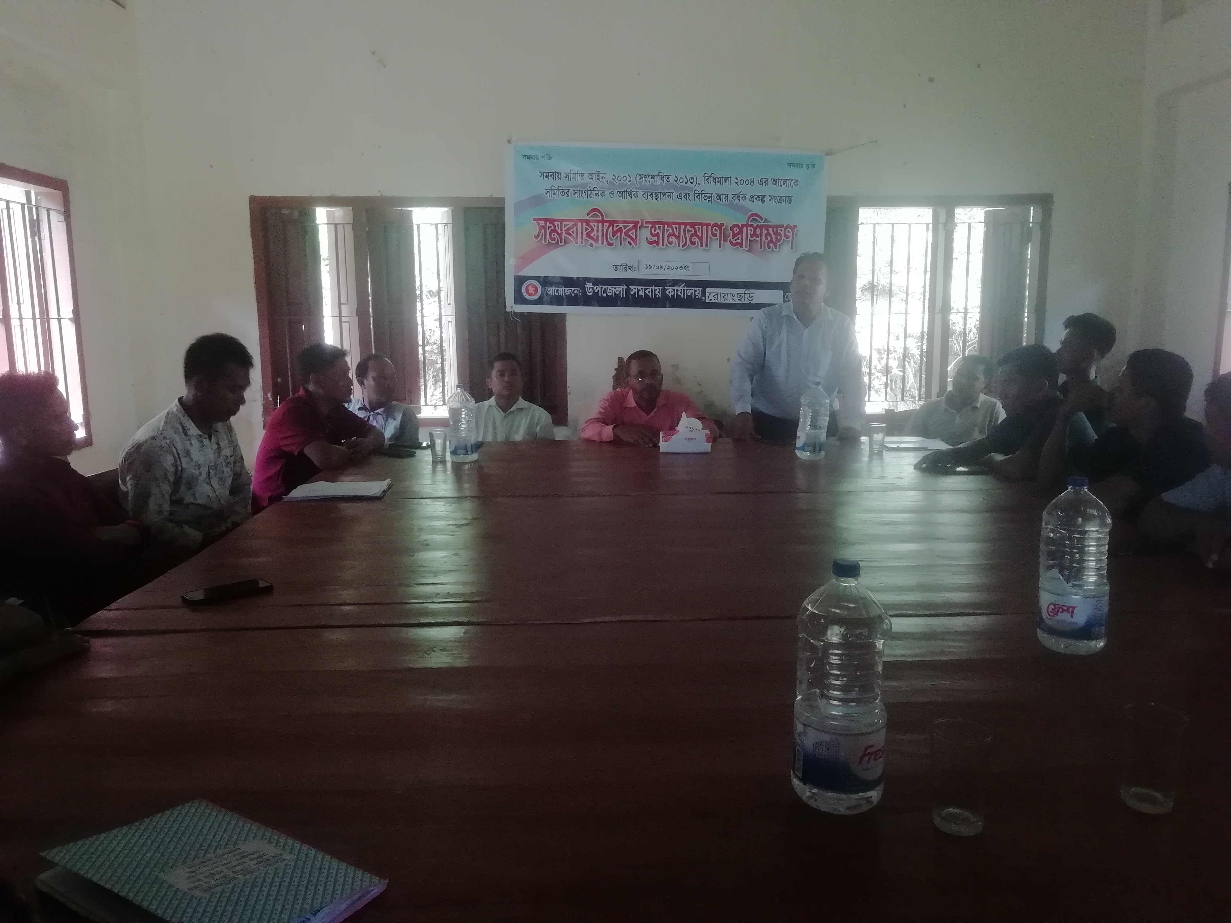 তারাছা ইউনিয়ন পরিষদ হলরুমে ২৭/০৯/২০২৩খ্রি. অনুষ্ঠিত ৫টি সমবায় সমিতির ২৫জন সদস্য নিয়ে ভ্রাম্যমান প্রশিক্ষণের স্থিরচিত্র