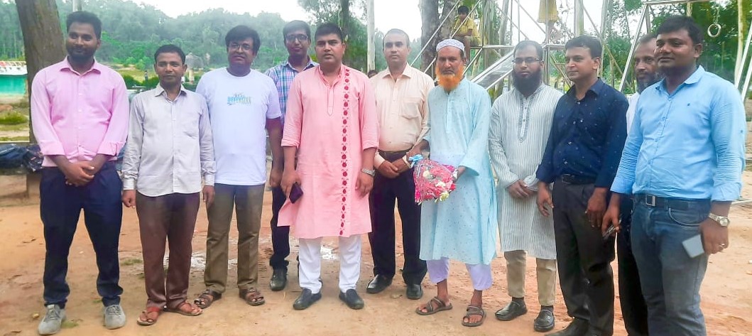 মোহাঃ আব্দুল মজিদ, যুগ্ম-নিবন্ধক, বিভাগীয় সমবায় কার্যালয়, রাজশাহী বিভাগ,রাজশাহী মহোদয় এবং সহকারী পরিদর্শকগন আলতাদিঘীতে ভ্রমন।