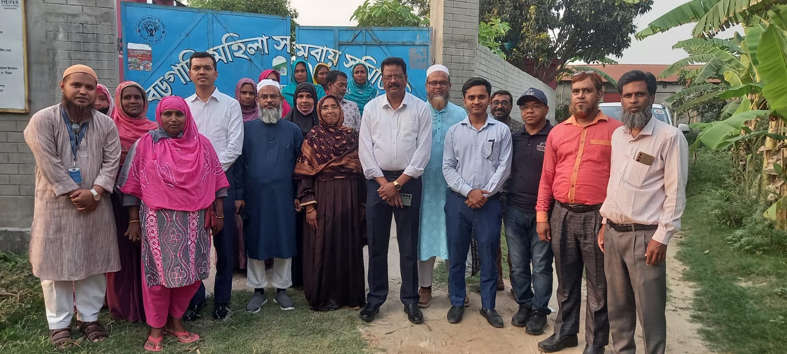 জনাব মোঃ সেলিম ফকির,এনডিসি, নিবন্ধক ও মহাপরিচালক সমবায় অধিদপ্তর মহোদয় কর্তৃক বড়গাছি মহিলা সমবায় সমিতি লিঃ,পবা রাজশাহী পরিদর্শন