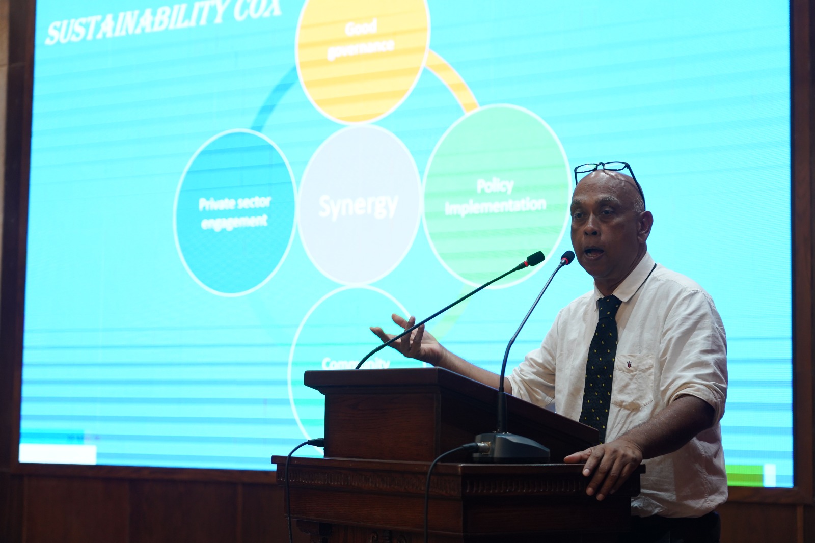 কী-নোট উপস্থাপন করছেন জনাব নাদিম রেজা খন্দকার, অধ্যাপক, BAUST, খুলনা।