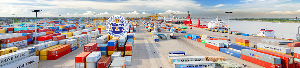 কন্টেইনার এর সাথে নদী