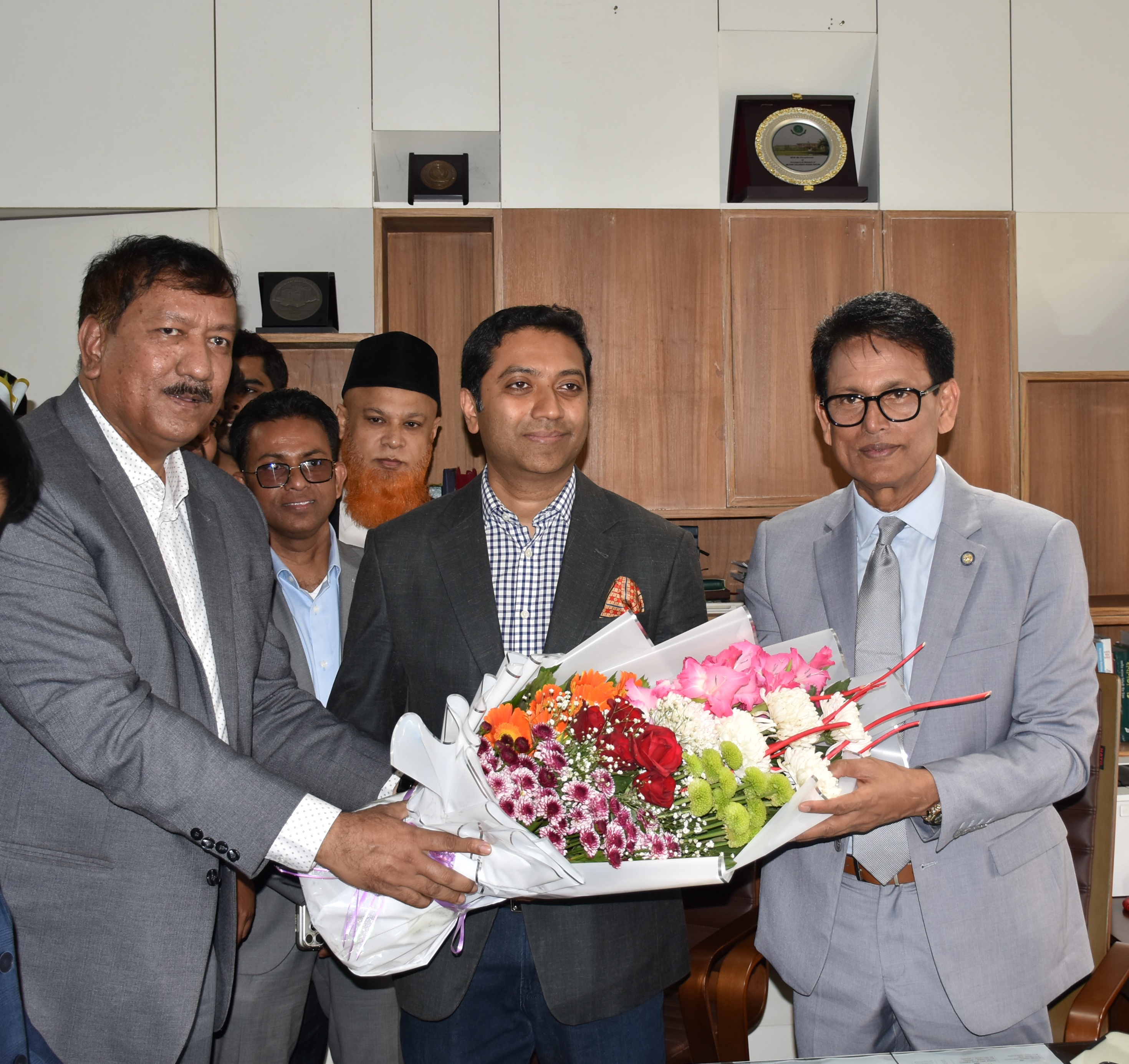 নবযোগদানকৃত মাননীয় মন্ত্রী ও প্রতিমন্ত্রী মহোদয়ের সাথে সচিব মহোদয়ের সৌজন্য সাক্ষাৎ