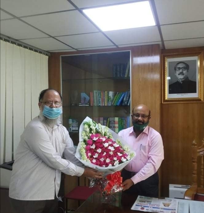 মহাপরিচালক মহোদয়ের সাথে সাক্ষাৎ ও ফুলেল শুভেচ্ছা বিনিময় ০১
