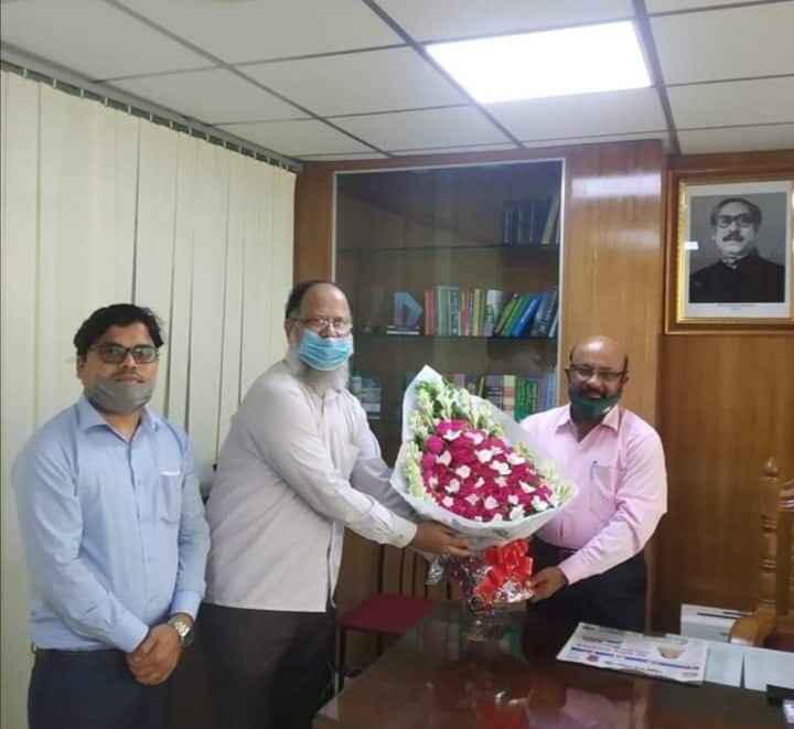 মহাপরিচালক মহোদয়ের সাথে সাক্ষাৎ ও ফুলেল শুভেচ্ছা বিনিময় ০২