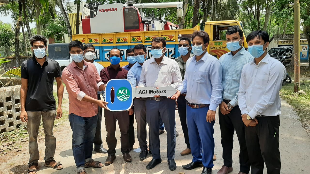 কম্বাইন হারভেস্ট বিতরণ