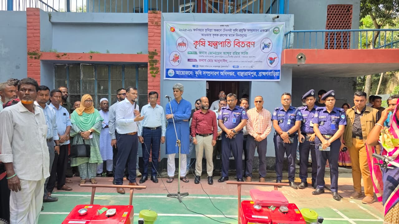 কুমিল্লা অঞ্চলে টেকসই কৃষি প্রযুক্তি সম্প্রসারণ প্রকল্পের আওতায় কৃষি যন্ত্রপাতি বিতরণ