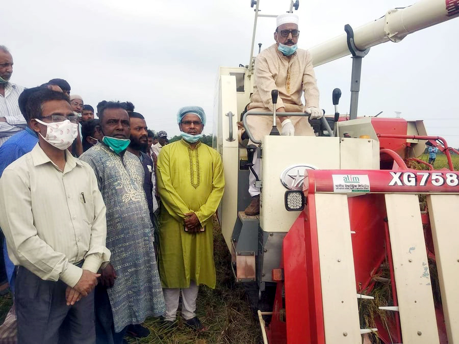 কম্বাইন হারভেস্টার