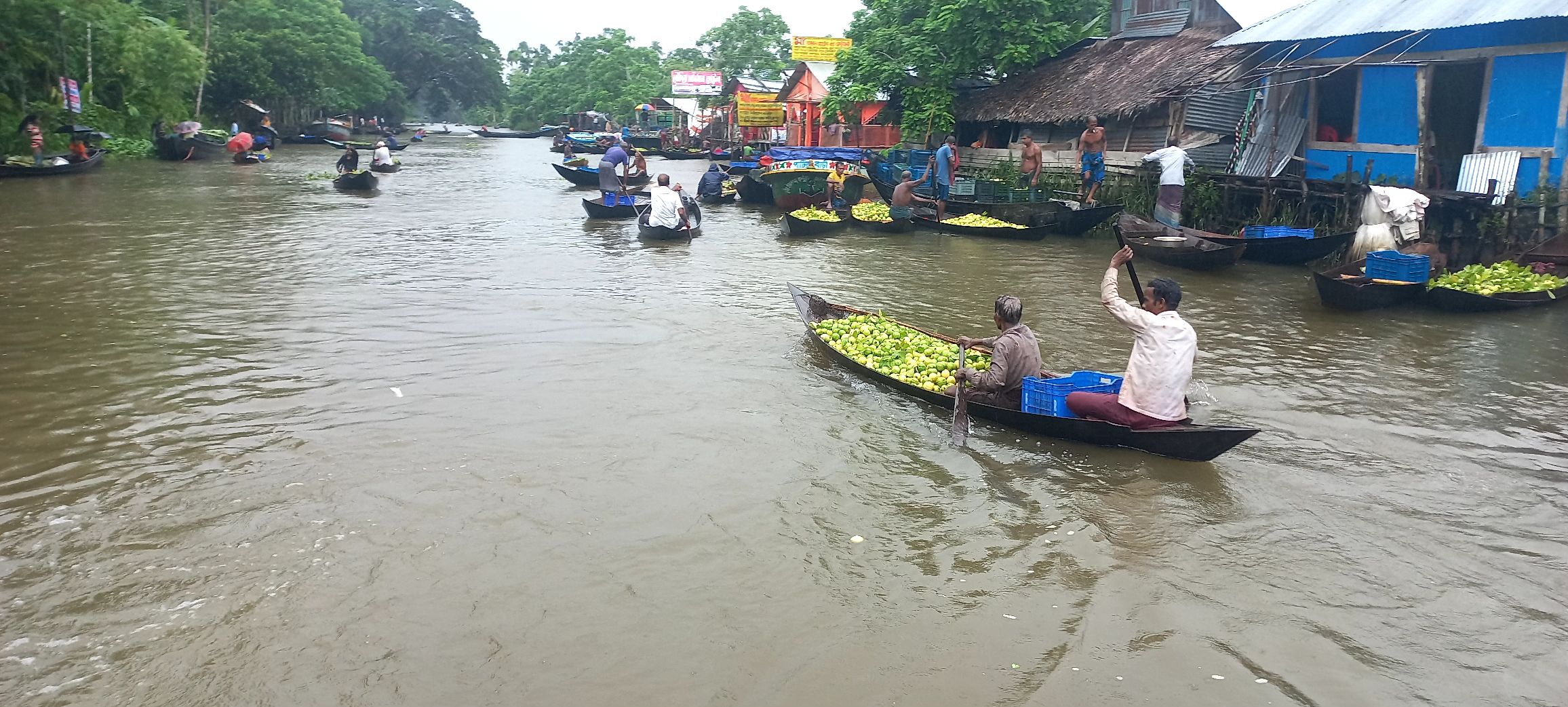 ভাসমান পেয়ারা হাট
