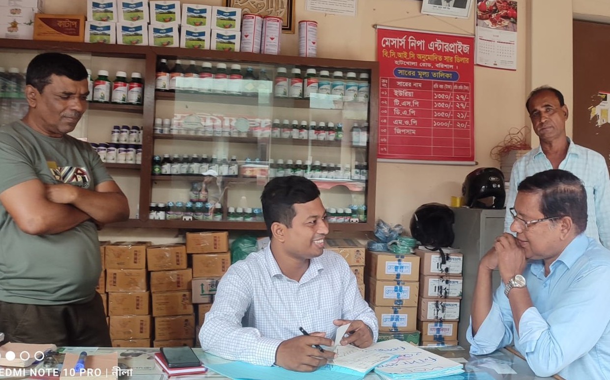 সারের গুদাম পরিদর্শন