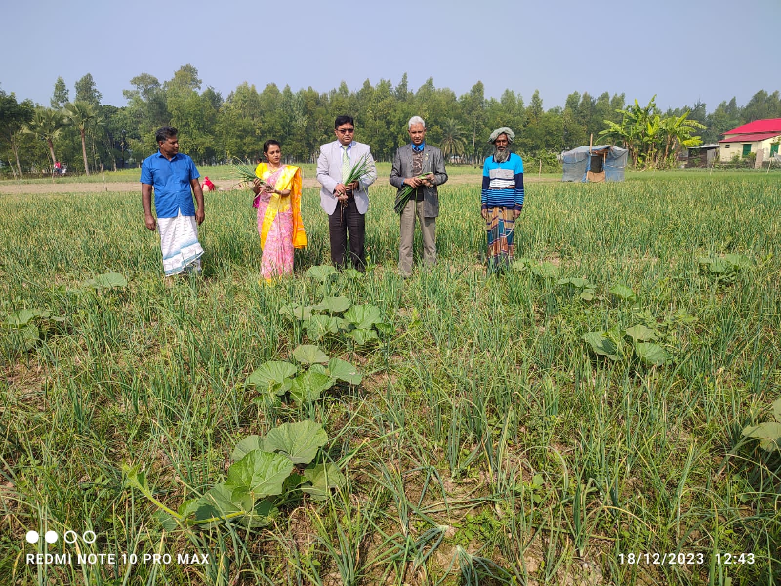 অতিরিক্ত পরিচালক, বগুড়া অঞ্চল, এবং উপ-পরিচালক, পাবনা স্যারের মাঠ কার্যক্রম পরিদর্শন