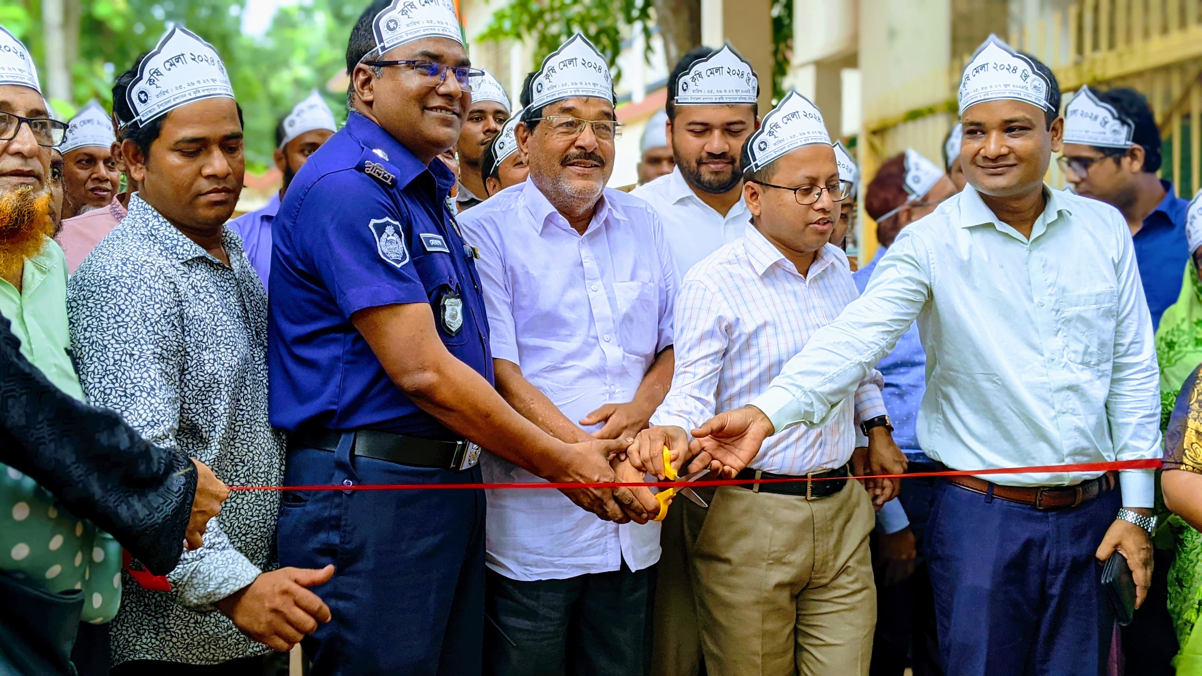 মেলার শুভ উদ্বোধন করেন বাবু তপন বকসী, উপজেলা চেয়ারম্যান, চান্দিনা, কুমিল্লা