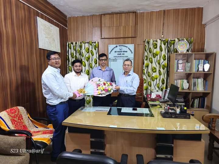 অতিরিক্ত পরিচালক ও উপপরিচালক মহোদয়ের আগমনে শুভেচ্ছা স্মারক