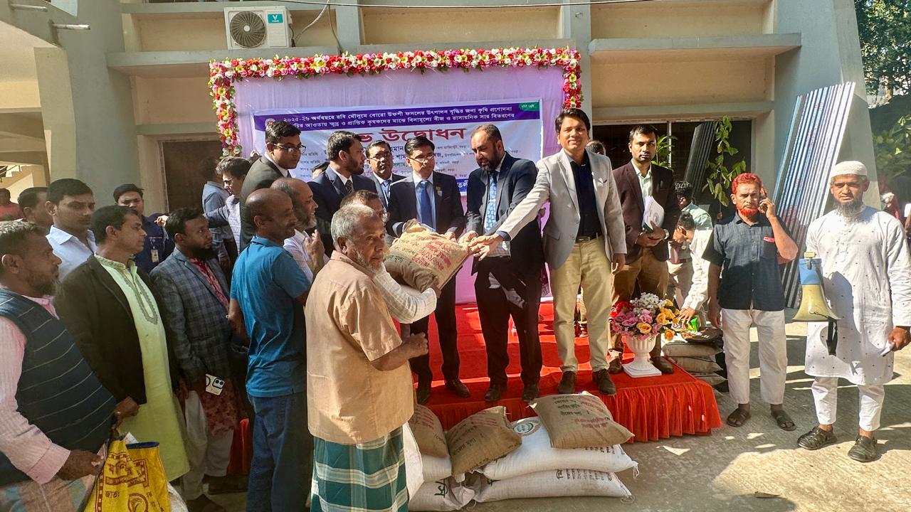 ডিসি স্যার কতৃক প্রণোদনা কার্যক্রম উদ্বোধন