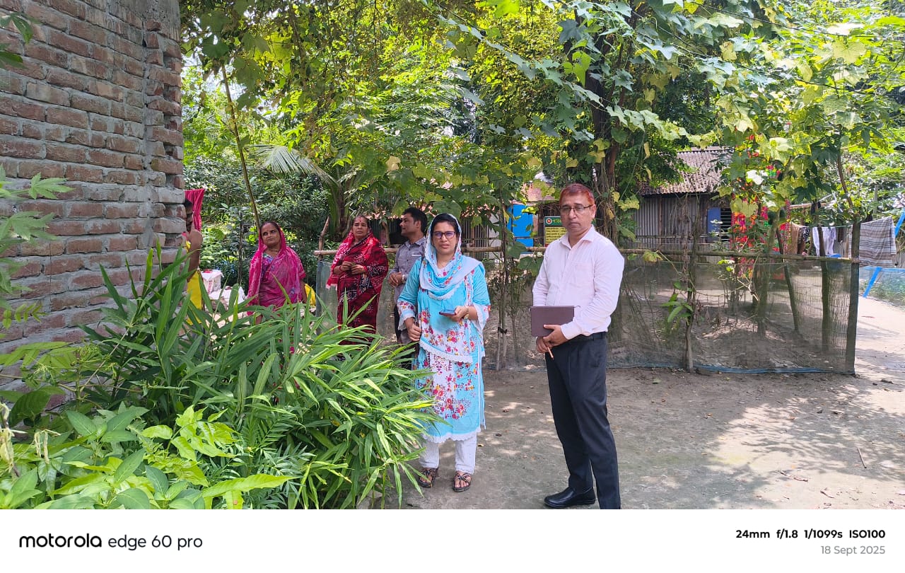 গোপালগঞ্জ সদর উপজেলার বস্তায় আদা চাষ পরিদর্শনে ডিডি,ডিএই,গোপালগঞ্জ