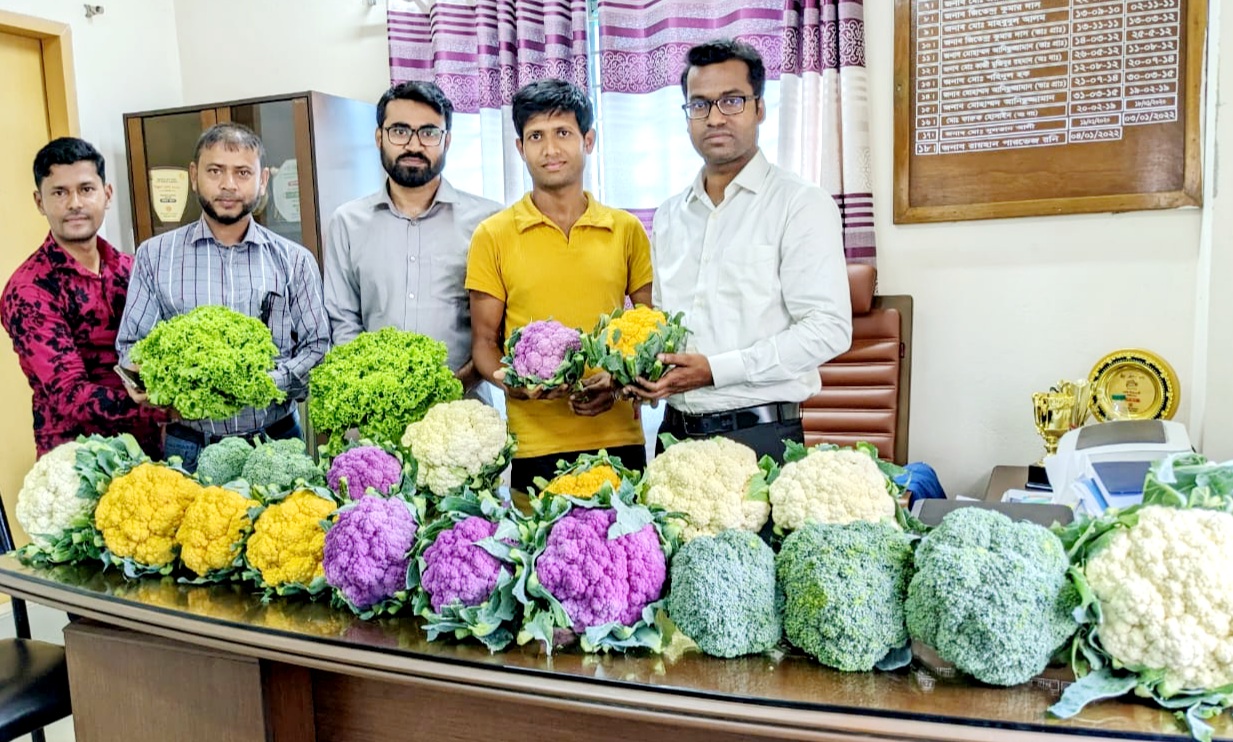 ব্যানার ৩