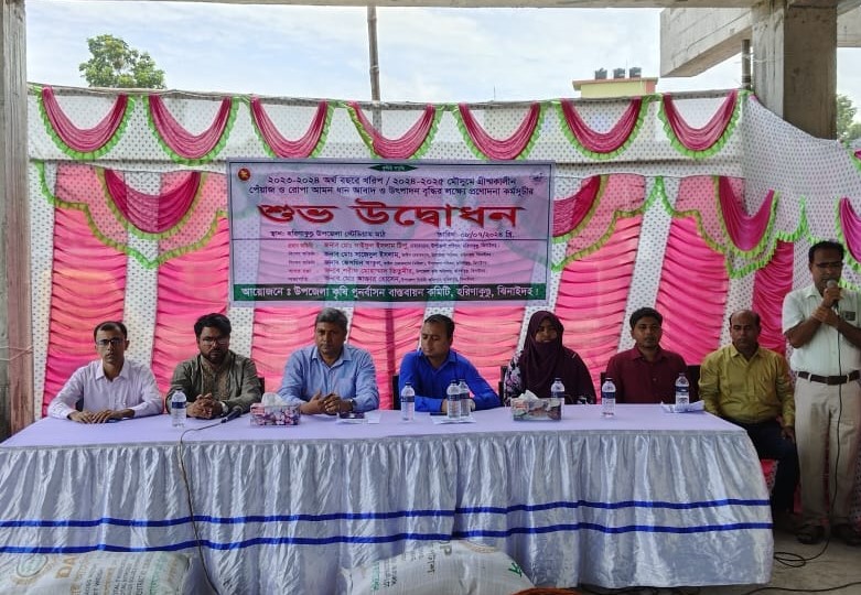 প্রণোদনার উপকরণ বিতরণের চিত্র